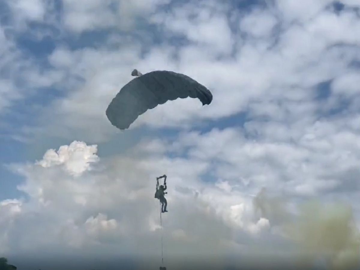 Indian Army Exercise: चीन सीमा के पास भारतीय सेना का 'वज्र प्रहार', US आर्मी के साथ हिन्दुस्तान के जाबाजों ने दिखाया पराक्रम