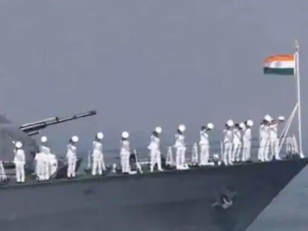 Agneepath scheme: Navy receives more than three lakh applications in a week, 20,449 women also want to become Agniveer