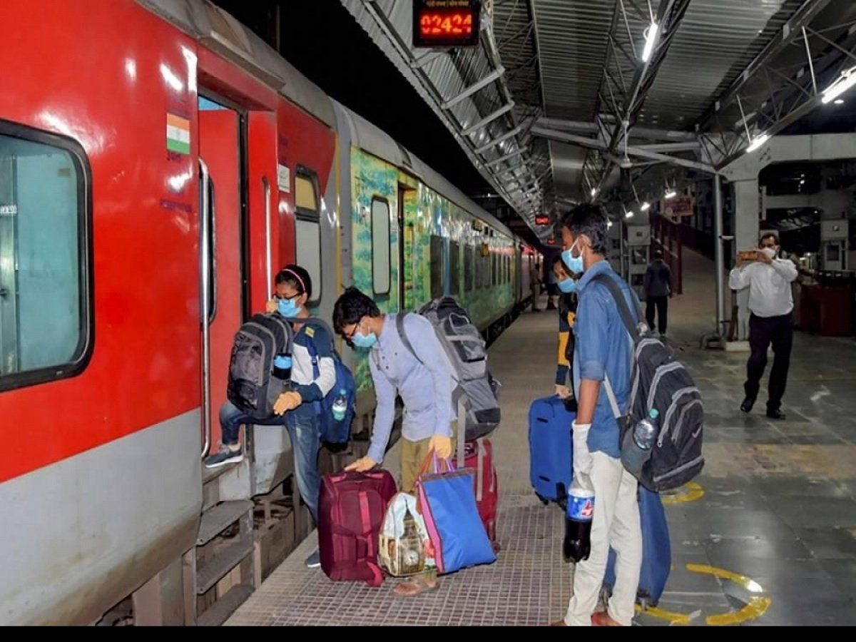 कोरोना संक्रमण के बढ़ते मामलों का असर, कुछ राज्यों ने ट्रेनों को निरस्त करने की मांग की