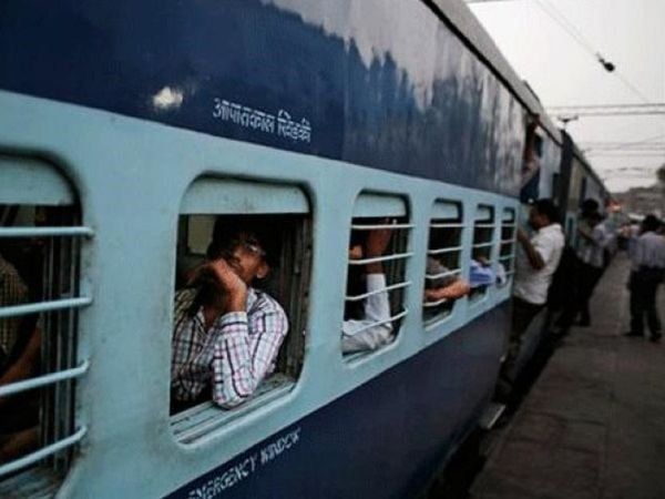 Sleeper class : ट्रेनों में स्लीपर क्लास डिब्बे रहेंगे या नहीं, रेलवे बोर्ड के चेयरमैन ने किया स्पष्ट