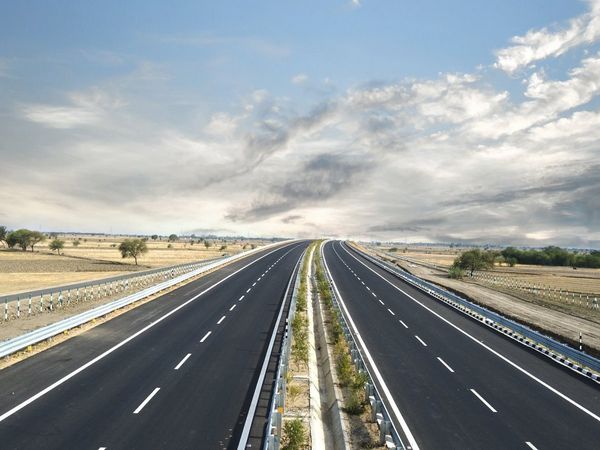 Fourlane will be built to connect the neighboring districts of Varanasi, then this dream will be fulfilled