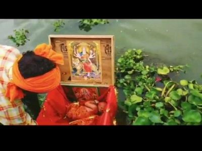Newborn girl found in box in river Ganga, Ghazipur Dadri Ghat, Ghazipur Local News, Yogi Adityanath government, UP government,