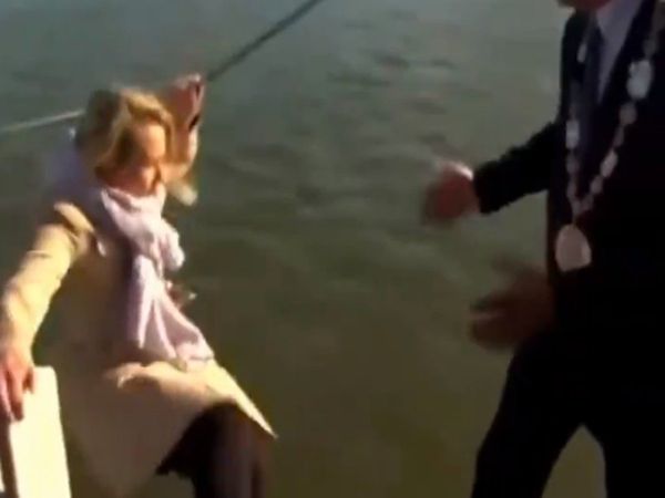 woman Anchor Fell in Water During interview Video Goes Viral