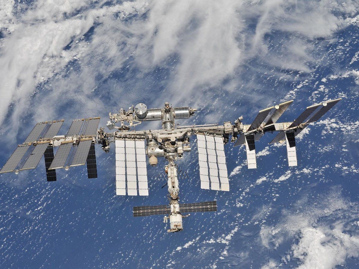 Space race: अमेरिका को फिर पछाड़ने की तैयारी में रूस, अंतरिक्ष में सबसे पहले रूस शूट करेगा फिल्म