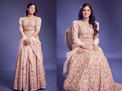 Isha Ambani Style: हैवी एम्ब्रॉएडरी वाले लहंगे में ईशा अंबानी ने चलाया जादू, कजिन के शादी फंक्शन में दिखा ये अंदाज Isha Ambani Style: हैवी एम्ब्रॉएडरी वाले लहंगे में ईशा अंबानी ने चलाया जादू, कजिन के शादी फंक्शन में दिखा ये अंदाज
