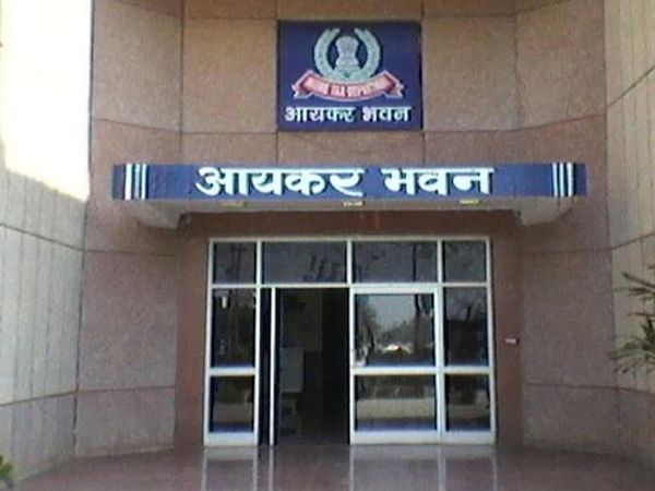  IT raids on leaders close to Aaditya Thackeray in maharashtra