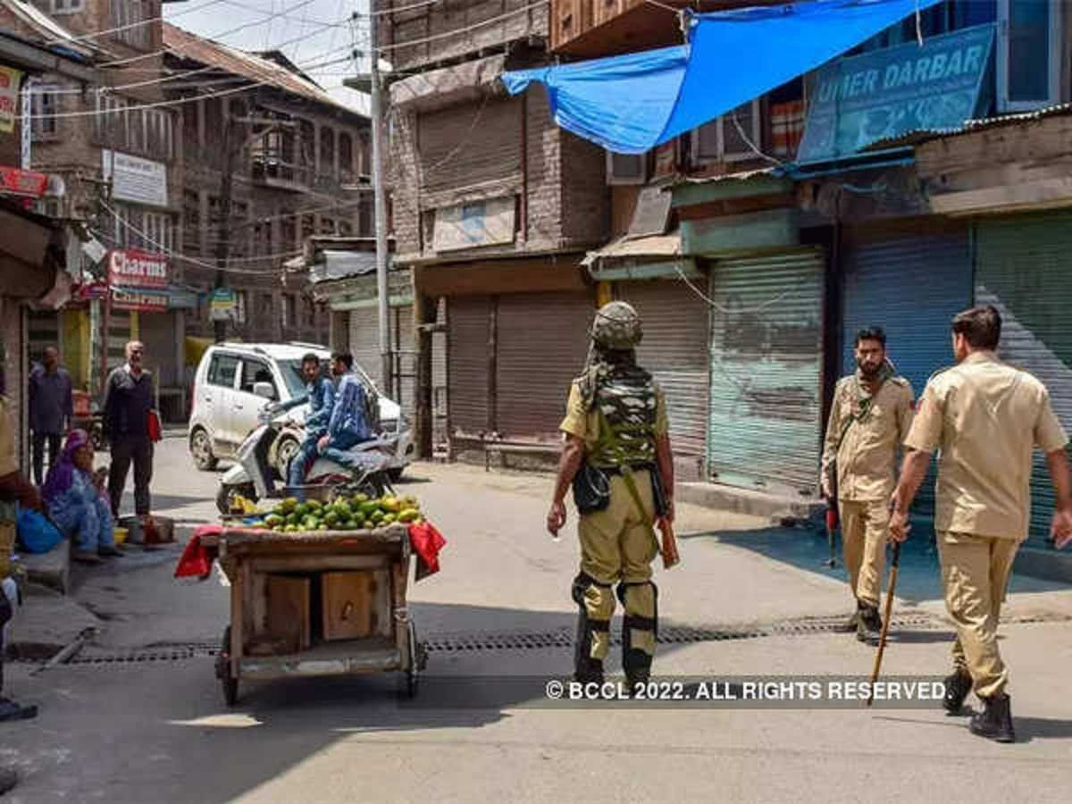 चेतावनी के बाद भी कश्मीर के युवाओं को भड़का रहे थे मौलवी- पुलिस का दावा, लगा PSA