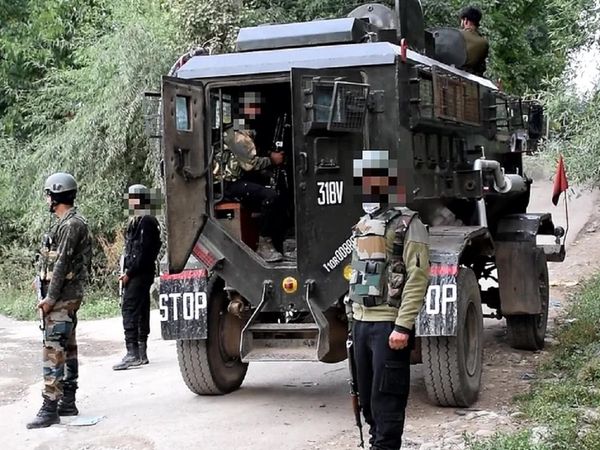 J&K में 2 आतंकी ढेर,  BJP नेता व परिवार का हत्‍यारा भी शामिल