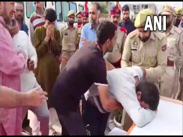 Jammu and kashmir, Sub Inspector Farooq Ahmed Mir, Pampore, terrorist