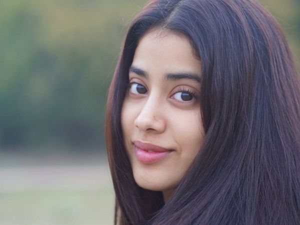 Janhvi Kapoor Clarification Her Latest Cover Shoot, Janhvi Kapoor Bold And Hot Photos, Janhvi Kapoor Maldives Shoot, Janhvi Kapoor Mag Cover Shot In Maldives, जान्हवी कपूर ने फोटो के साथ क्या दिया स्पष्टीकरण, जान्हवी कपूर की बोल्ड और हॉट फोटोज, बॉलीवुड न्