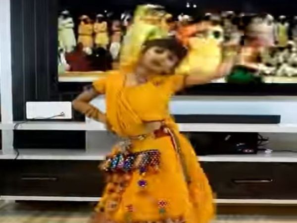 janmashtami Viral Video little girl dance on radha kaise na jale song video goes viral