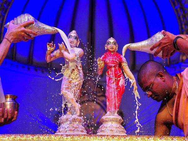 Krishna Janmashtami 2020: कोरोना संकट के बीच धूमधाम से मनाई गई जन्माष्टमी, मथुरा से द्वारका तक धूम