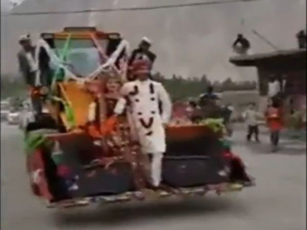 bride groom riding in jcb for marriage funny viral video in hindi