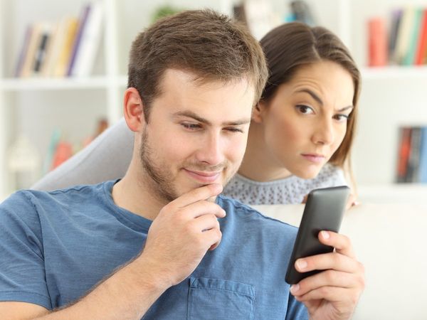 signs that you are a jealous or over possessive girlfriend or wife