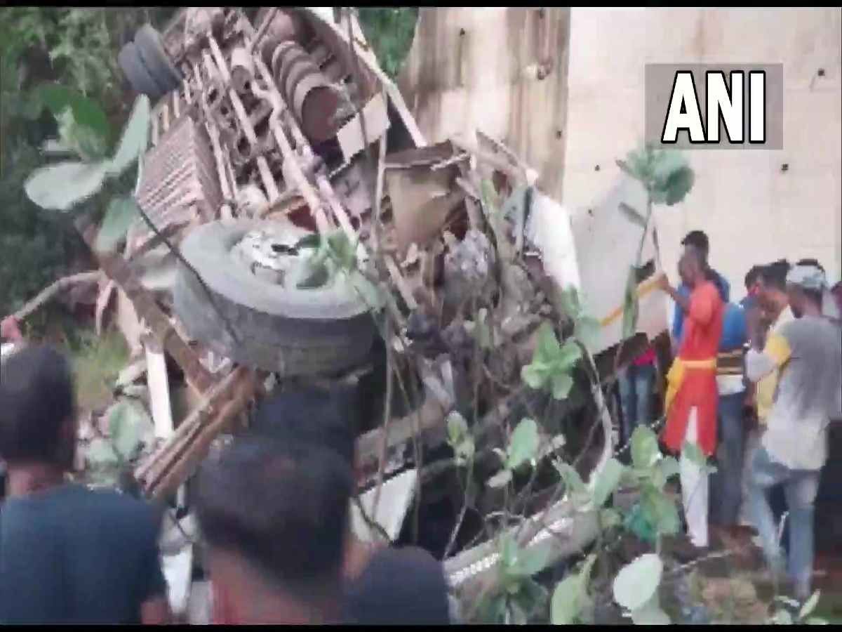 Jharkhand Bus Accident: हजारीबाग जिले में बस के पुल से गिरने से 6 यात्रियों की मौत, कई घायल