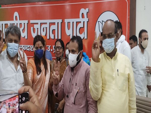 Election for the post of District Panchayat President in UP, Gorakhpur, Ghaziabad, Mau, Jhansi, Samajwadi Party, BJP, Akhilesh Yadav, Yogi Adityanath