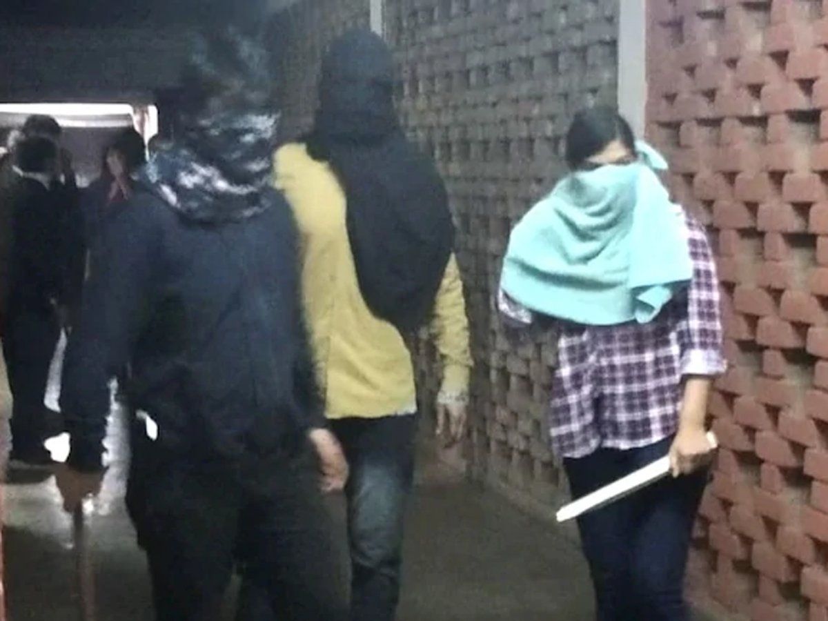 JNU Campus violence: दिल्ली पुलिस को 'क्लिन चिट', 5 जनवरी को जेएनयू कैंपस में हुई थी हिंसा