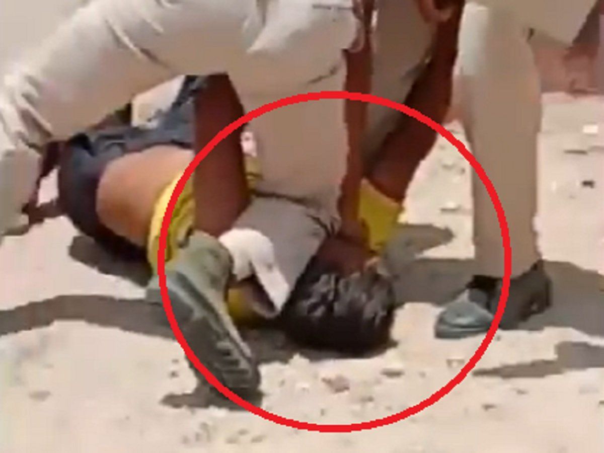 राजस्थान के जोधपुर में अमेरिका की जॉर्ज फ्लॉयड जैसी घटना, पुलिस ने घुटने से दबाई शख्स की गर्दन, देखें VIDEO