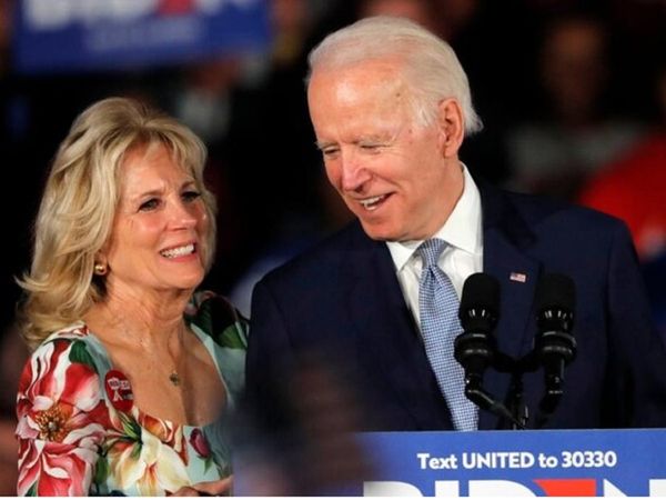 पत्‍नी जिल बिडेन के साथ जो बिडेन