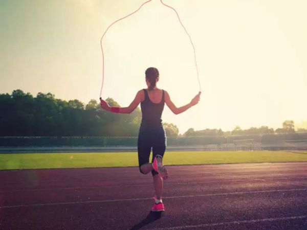 Rassi kudne ke fayde, rassi kudne ke fayde hindi me, rassi kudne ke nuksan, rassi kudne ke nuksan hindi me, rassi kudne ke kya fayde hai, skipping benefits, health benefits of rope skipping, skipping for weight loss, demerits of skipping, 