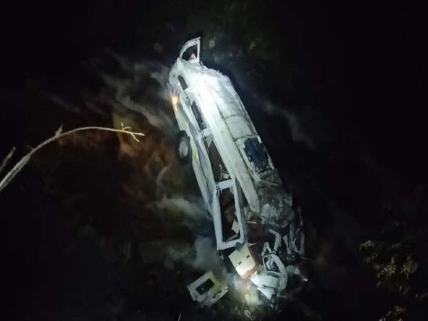 Seven people killed & 10 others injured after a tourist vehicle rolled down from a cliff in Kullu Himachal Pradesh