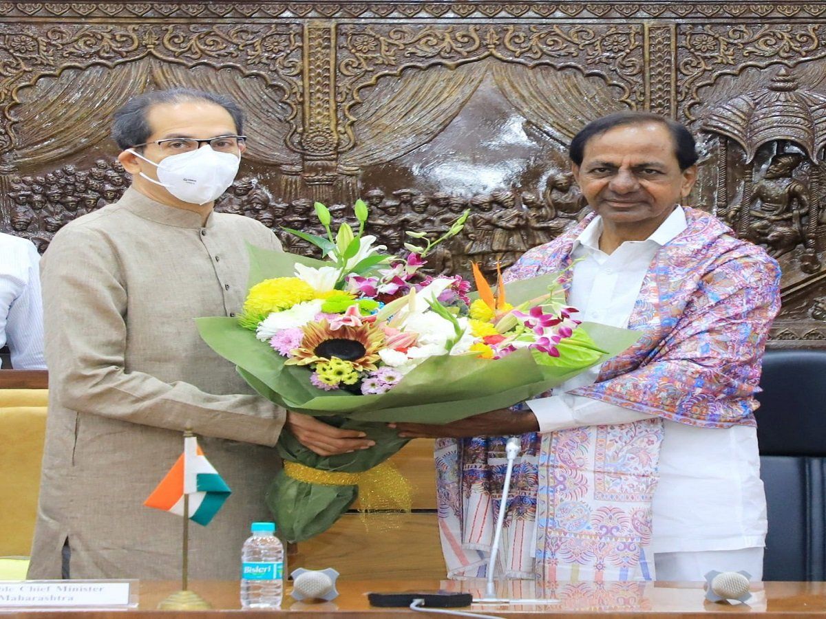 दिल्ली की गद्दी पर नजर, मोदी विरोधी खेमे को साधने में तेलंगाना के सीएम के चंद्रशेखर राव जुटे