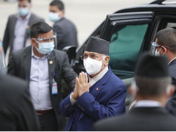 नेपाल में अल्पमत की सरकार का नेतृत्व कर रहे प्रधानमंत्री केपी शर्मा ओली 