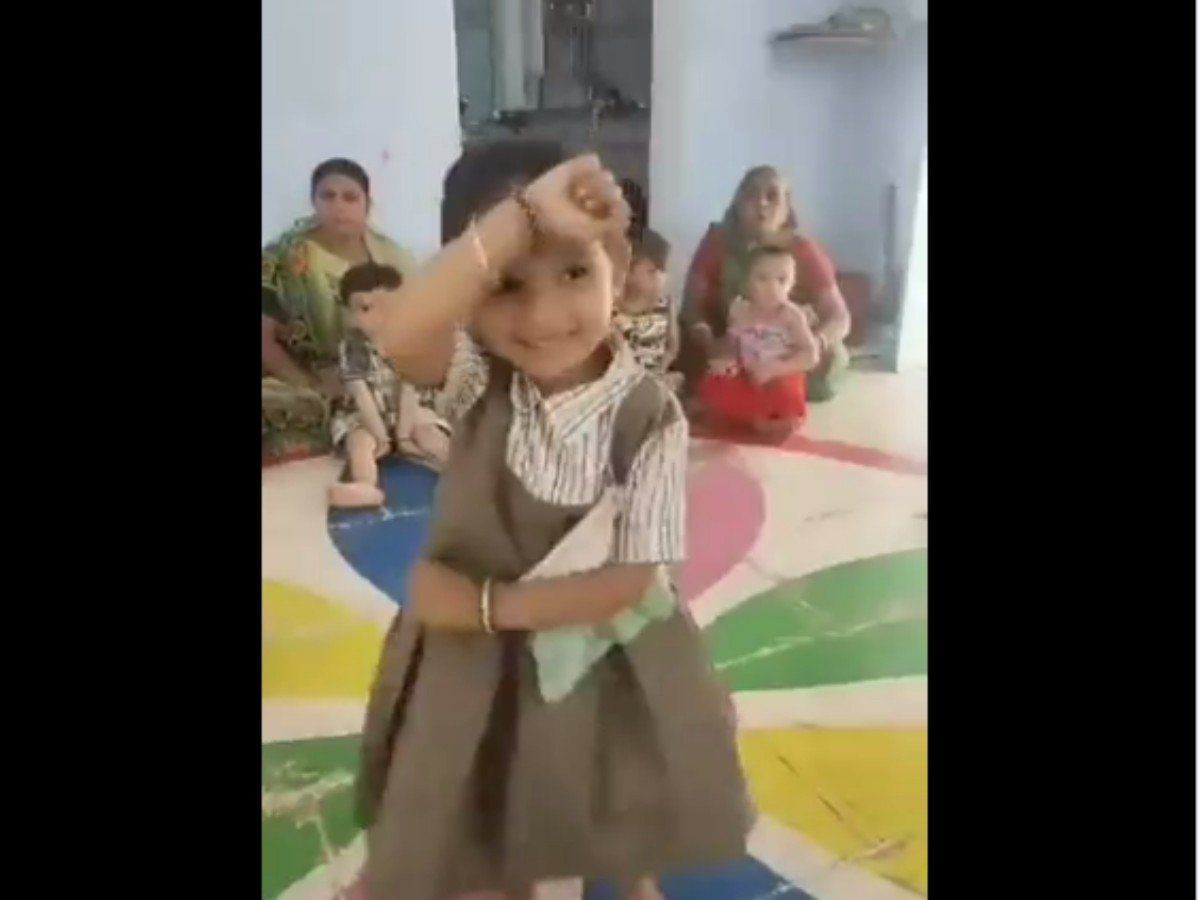 School Girl Dance on Kacha Badam song Heart Winning Video Goes Viral