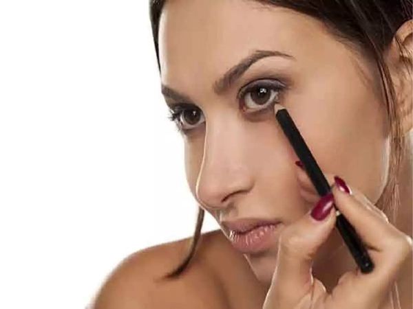 tips to create kajal on oily eyes, how to prevent kajal from smudging, tips to avoid kajal smudging, easy tips to apply kajal on oily eyes, tips to protect kajal from smudging, ऑयली आंखों पर काजल लगाने का तरीका, आंखों पर काजल लगाने के टिप्स