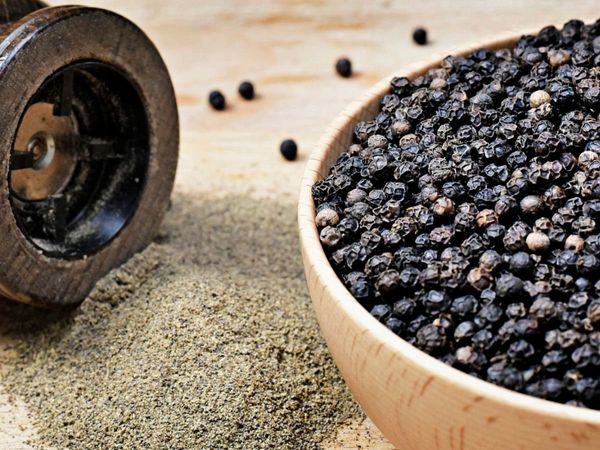 enefits of Black Pepper,  Benefits of Black Pepper in hindi health  Benefits of Black Pepper, benefits of eating black pepper