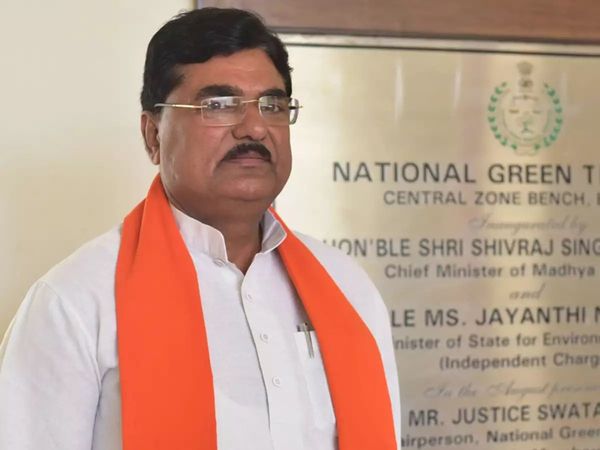 मध्य प्रदेश के कृषि मंत्री कमल पटेल ने अवार्ड वापस करने वालों पर कसा तंज, ये बुद्धिजीवी देशभक्त नहीं