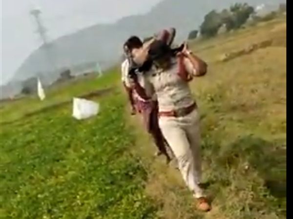 Woman SI carries body of homeless man for i km in Andhra Pradesh
