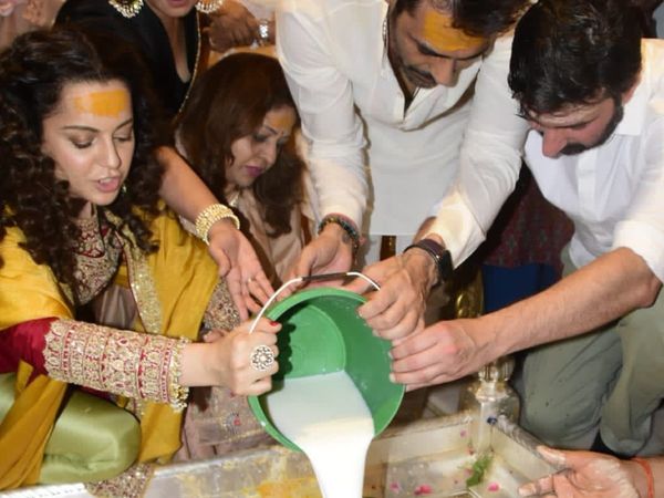 kangana ranaut in kashi vishwanath