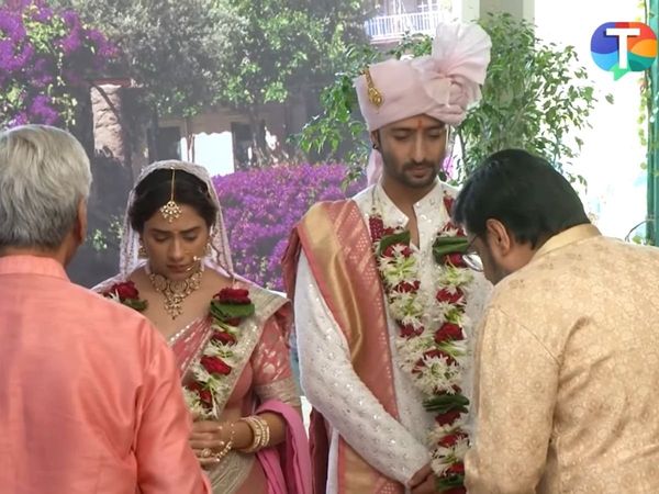 Woh Toh Hai Albela twist Sayuri and Kanha Grih Pravesh drama