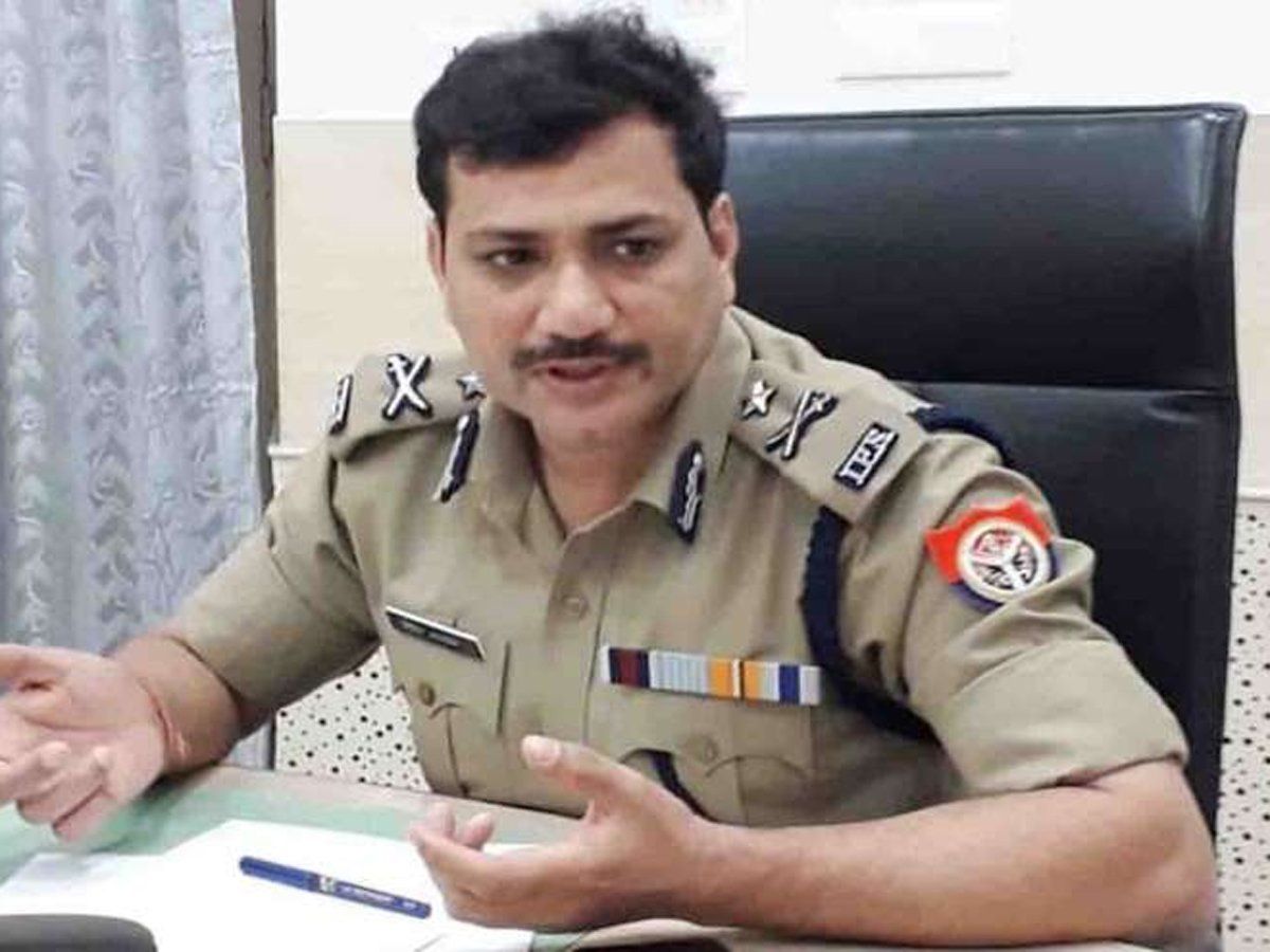 कानपुर के आईजी ने पेश की मिसाल, मास्क न पहनने पर खुद का कटवाया चालान