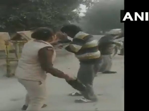 UP Kanpur woman constable thrashes man for allegedly harassing girls watch viral video