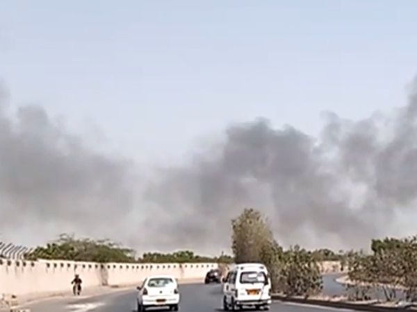 PIA A320 crashes in Model Colony near Jinnah international airport Karachi Video