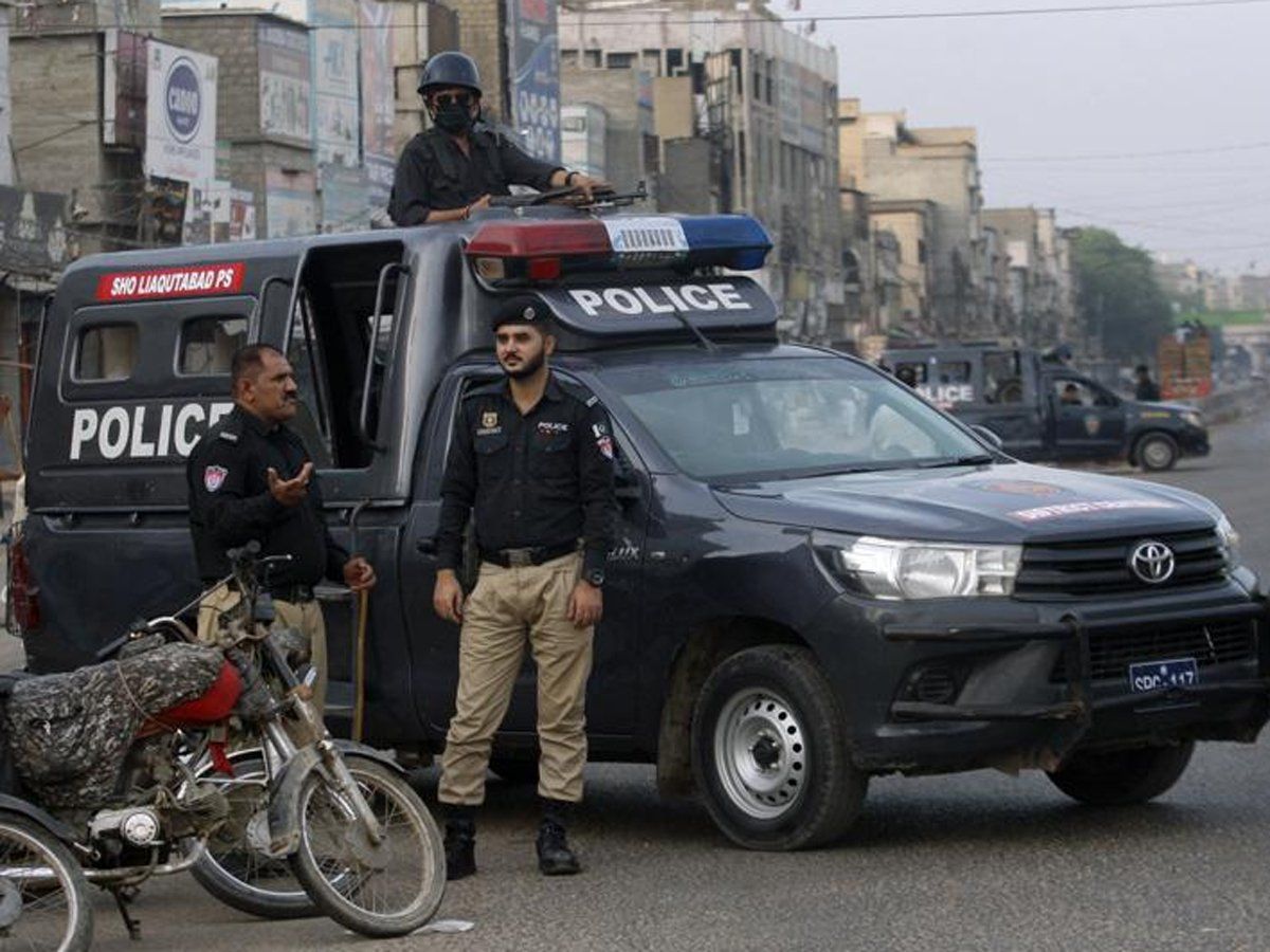कराची में पुलिस ने पत्रकारों को जमकर पीटा, कोरोना प्रतिबंधों की कर रहे थे रिपोर्टिंग