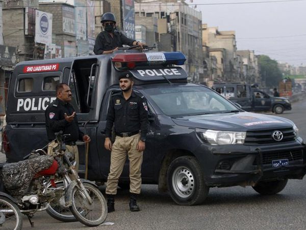 Pakistan : journalists thrashed in Karachi by police 