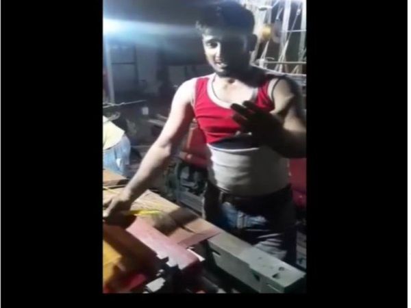 Karigar Song Viral Worker sing a song viral video in hindi