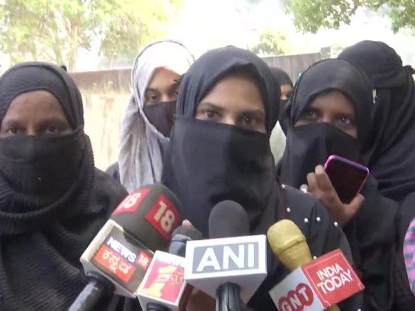 karnataka hijab controversy : Several girl students left 10th exam, says I will not appear exam without hijab