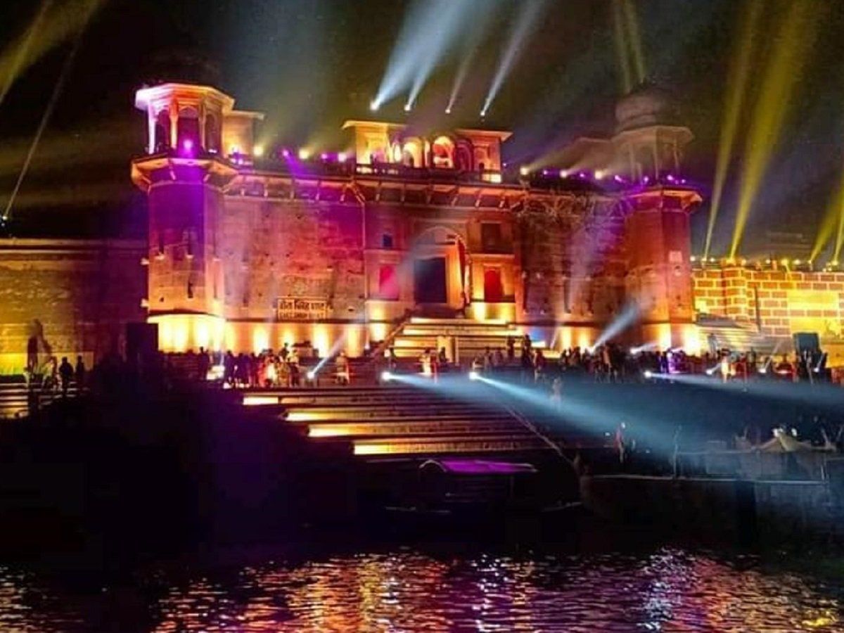 Varanasi: देव दीपावली के लिए सजे काशी के घाट, रंगबिरंगी रोशनी से बना बेहद सुंदर नजारा