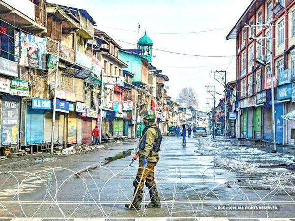 J&K:अलग-अलग घटनाओं में जाने-माने कश्मीरी पंडित कारोबारी और दो लोगों की आतंकियों ने की हत्या