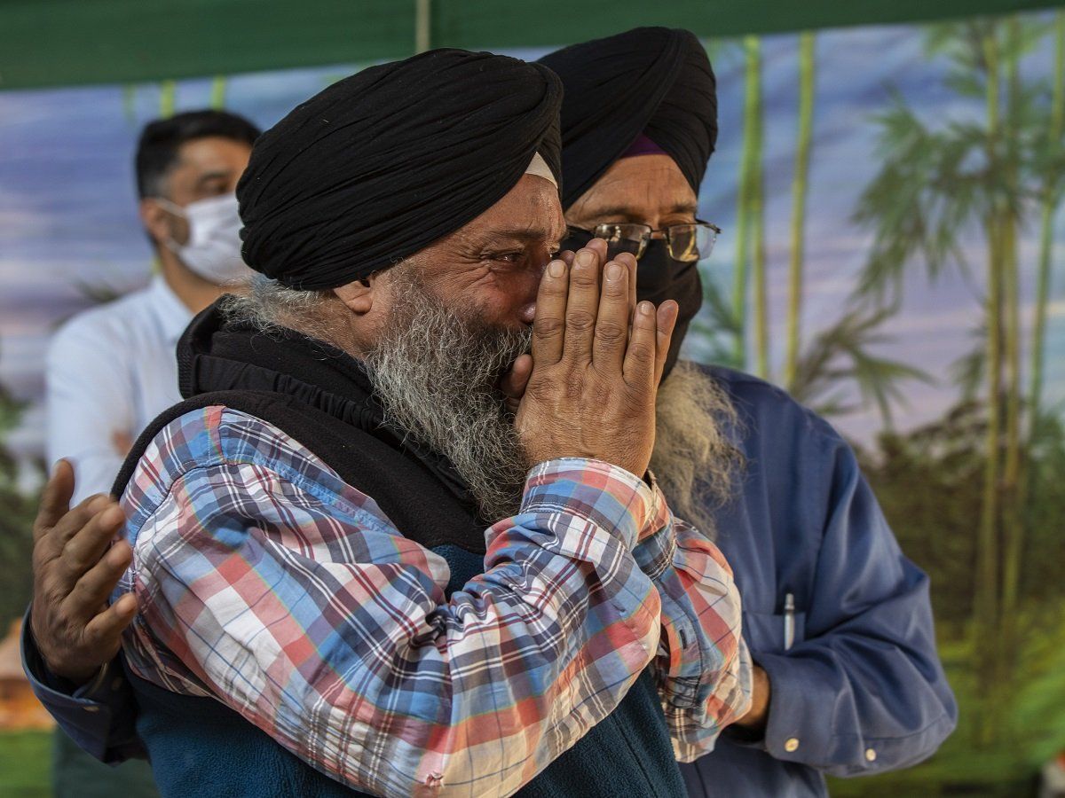 कश्मीर: अल्पसंख्यकों के लिए जारी किया गया हेल्पलाइन नंबर, घाटी में हिंदुओं और सिखों पर बढ़े हमले