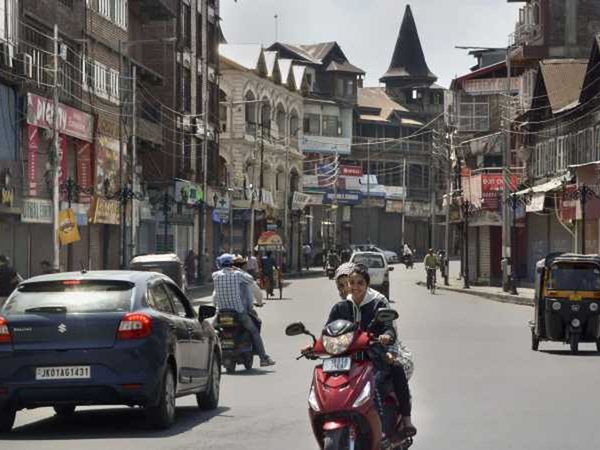 No fixed line broadband and internet in J&K and Ladakh going to be snapped : Home ministry