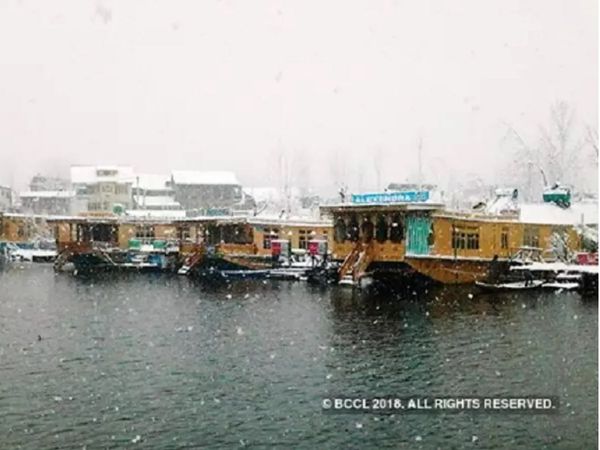 कश्‍मीर की प्रसिद्ध डल झील