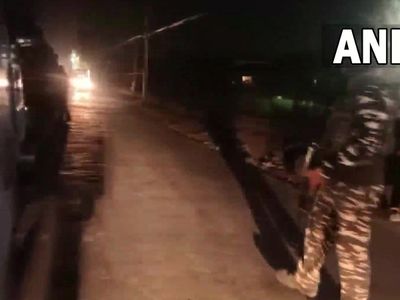 Jammu and Kashmir: श्रीनगर मुठभेड़ में मारा गया लश्कर आतंकी, मौके से भारी मात्रा में हथियार बरामद Jammu and Kashmir: श्रीनगर मुठभेड़ में मारा गया लश्कर आतंकी, मौके से भारी मात्रा में हथियार बरामद