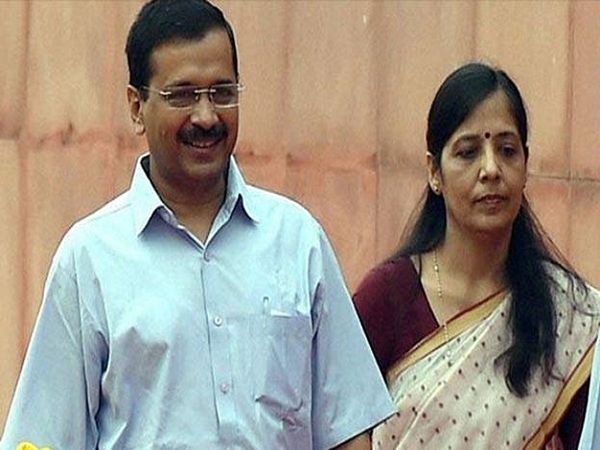  Kejriwal’s wife Sunita tests positive for Corona