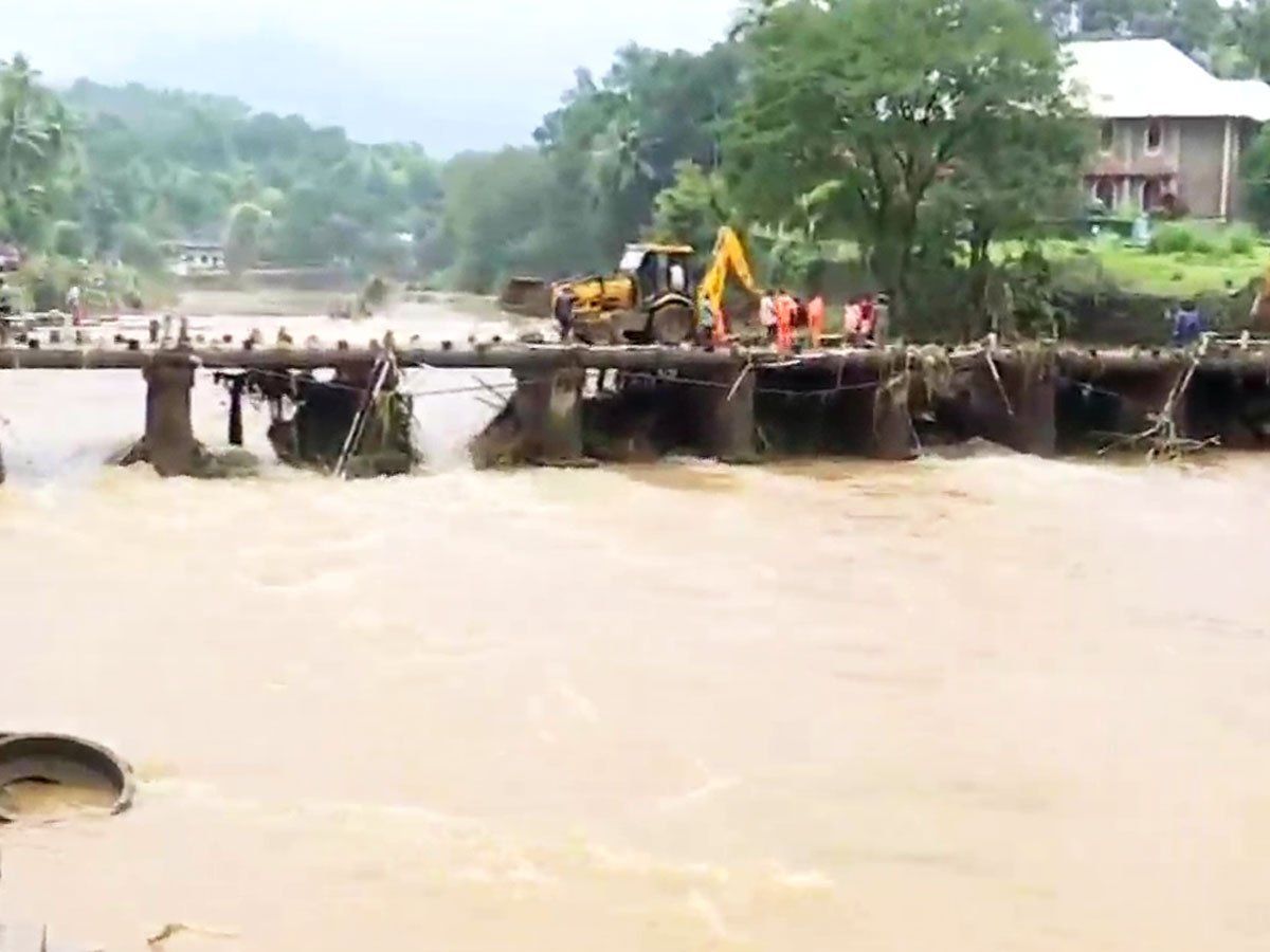 Kerala Rains Updates: केरल में नहीं थम रही आफत की बारिश, 27 की मौत,ओडिशा और बंगाल में भी अलर्ट