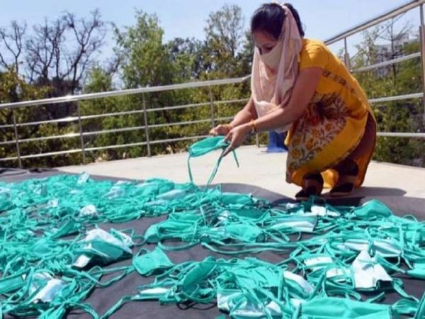 Khadi Mask: खादी मास्क की पहल करने वाला यूपी बना पहला राज्य, जान बचाने से आजीविका तक